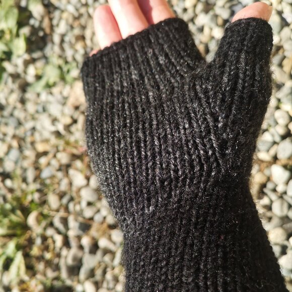 Black Gray HandKnit Seamless Wool Blend Gloves Mittens - Picture 8 of 9